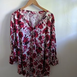 Floral top with roll-up sleeves